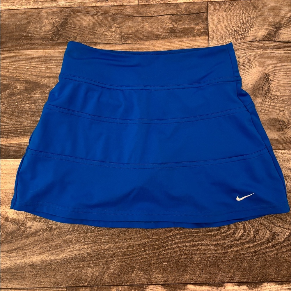 selling this cute athletic skirt!